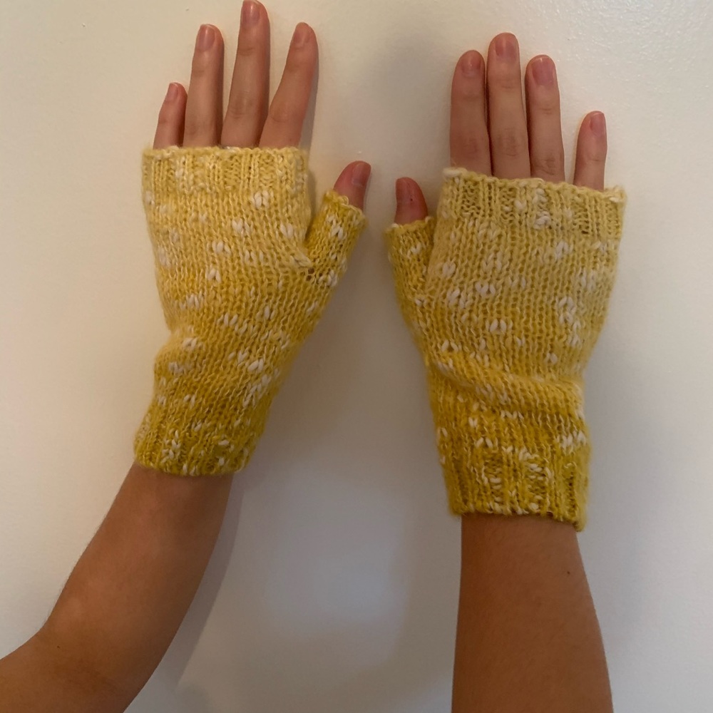 Mossimo Supply Co.Ombré Yellow Hobo Gloves